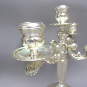 ALDAO JOYEROS. Pareja de candelabros de cinco luces en plata. España, siglo XX.