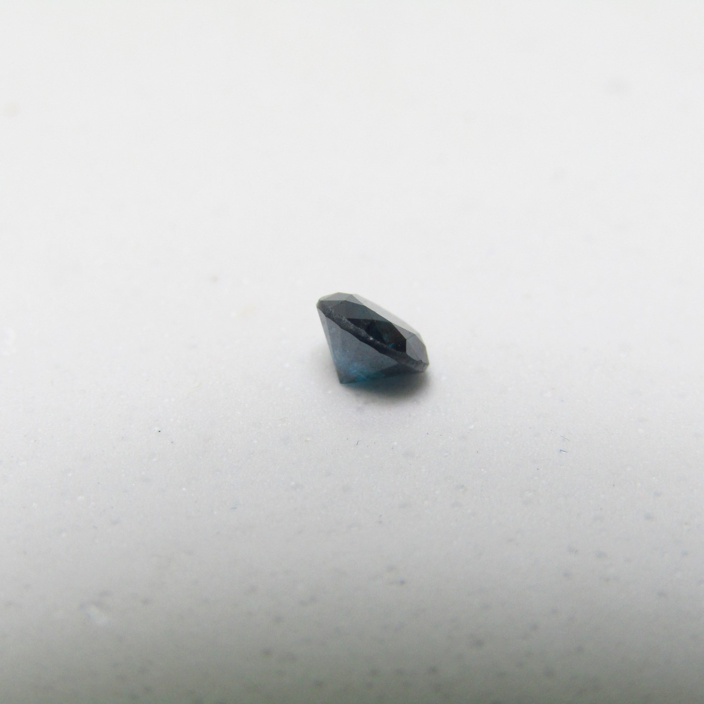 Diamante Natural de 0,37 ct. Talla: Brillante. Color: Ocean Blue. Pureza: P3. Mejorado. Certificado IGR. Diamante Natural de 0,37 ct. Talla: Brillante. Color: Ocean Blue. Pureza: P3. Mejorado. Certificado IGR.