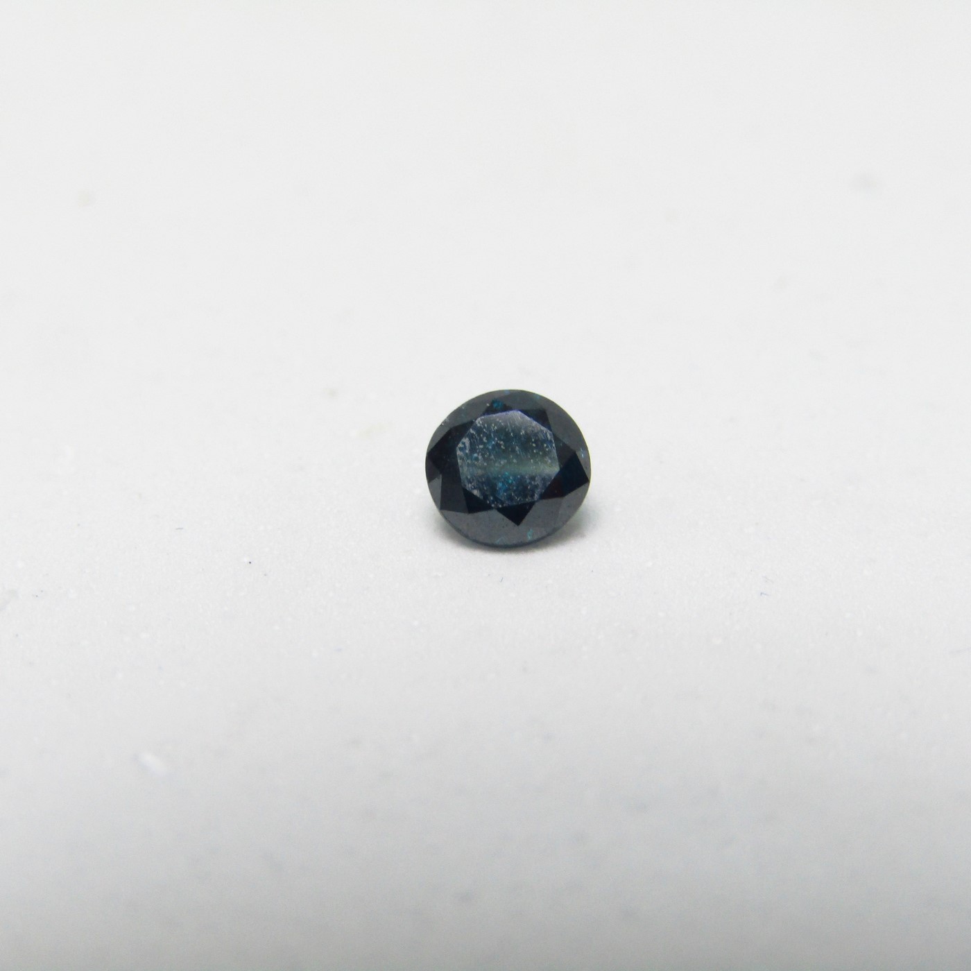 Diamante Natural de 0,37 ct. Talla: Brillante. Color: Ocean Blue. Pureza: P3. Mejorado. Certificado IGR. Diamante Natural de 0,37 ct. Talla: Brillante. Color: Ocean Blue. Pureza: P3. Mejorado. Certificado IGR.