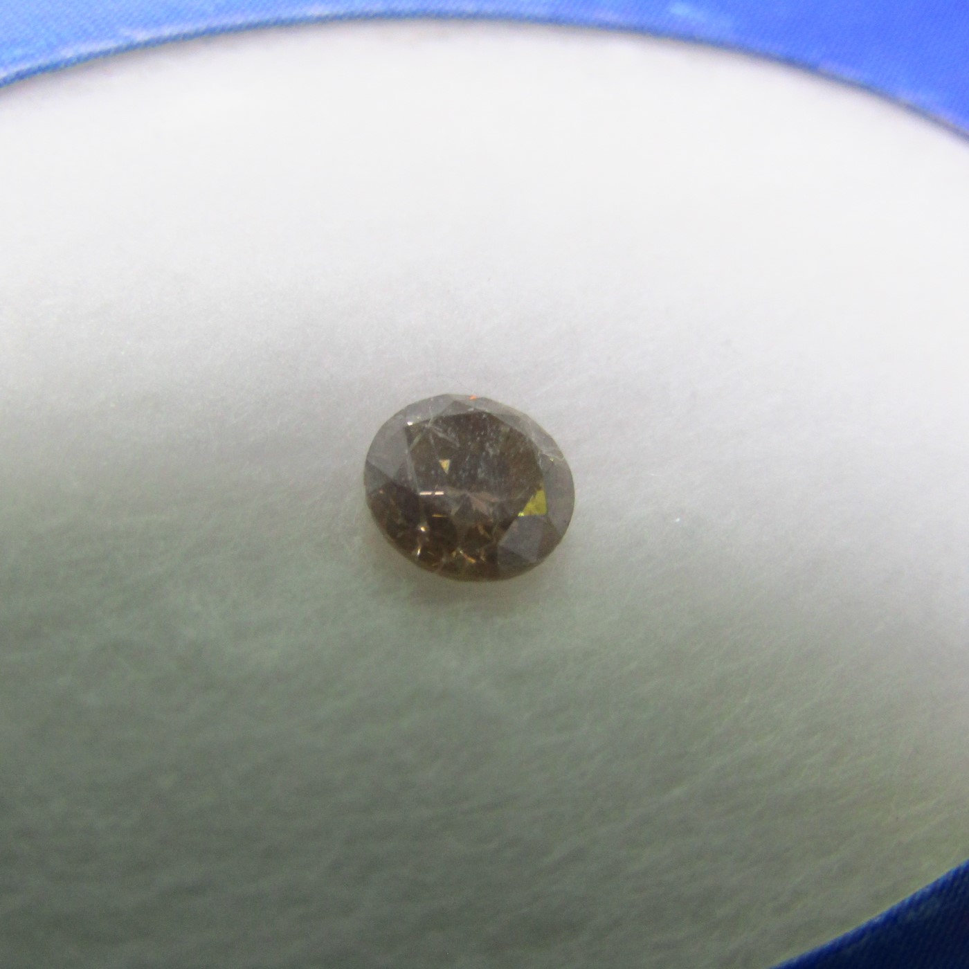 Diamante Natural de 0,38 ct. Talla: Brillante. Color: Brow. Pureza: P1. NO Tratado. Certificado GLB. Diamante Natural de 0,38 ct. Talla: Brillante. Color: Brow. Pureza: P1. NO Tratado. Certificado GLB.