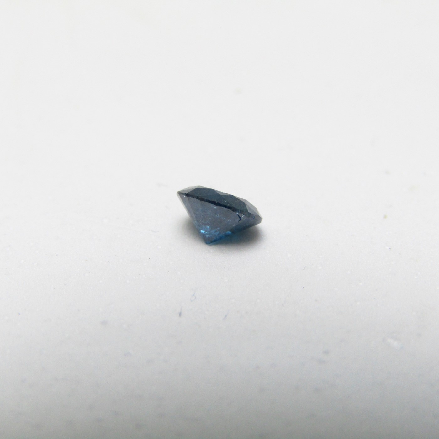 Diamante Natural de 0,62 ct. Talla: Brillante. Color: Blue. Pureza: P3. Mejorado. Certificado IGR. Diamante Natural de 0,62 ct. Talla: Brillante. Color: Blue. Pureza: P3. Mejorado. Certificado IGR.
