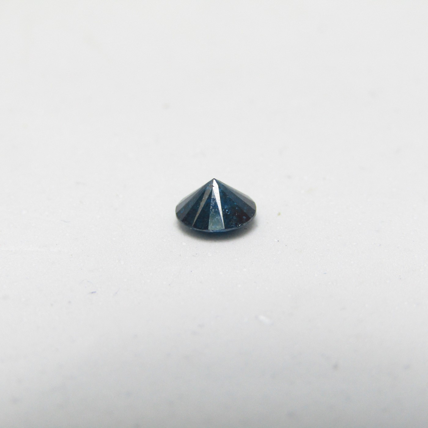 Diamante Natural de 0,62 ct. Talla: Brillante. Color: Blue. Pureza: P3. Mejorado. Certificado IGR. Diamante Natural de 0,62 ct. Talla: Brillante. Color: Blue. Pureza: P3. Mejorado. Certificado IGR.