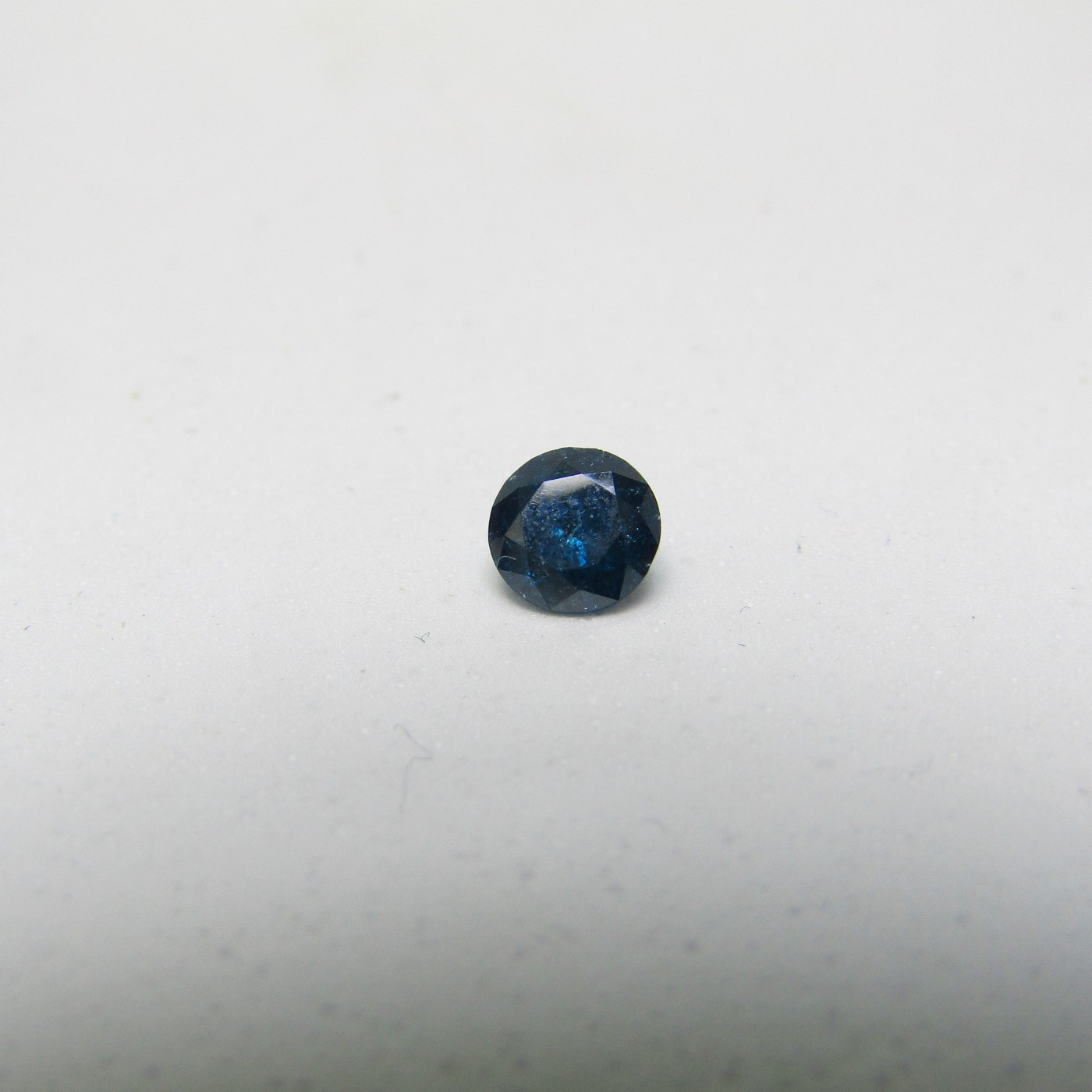 Diamante Natural de 0,62 ct. Talla: Brillante. Color: Blue. Pureza: P3. Mejorado. Certificado IGR.