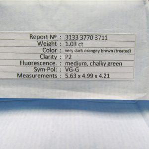 Diamante Natural de 1,03 ct. Talla: Cuadrada. Color: Very Dark orangey brown. Pureza: P2. Tratado. Certificado IGE.
