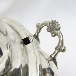 Sopera con cucharón en Plata de Ley. Europa. Siglo XIX.