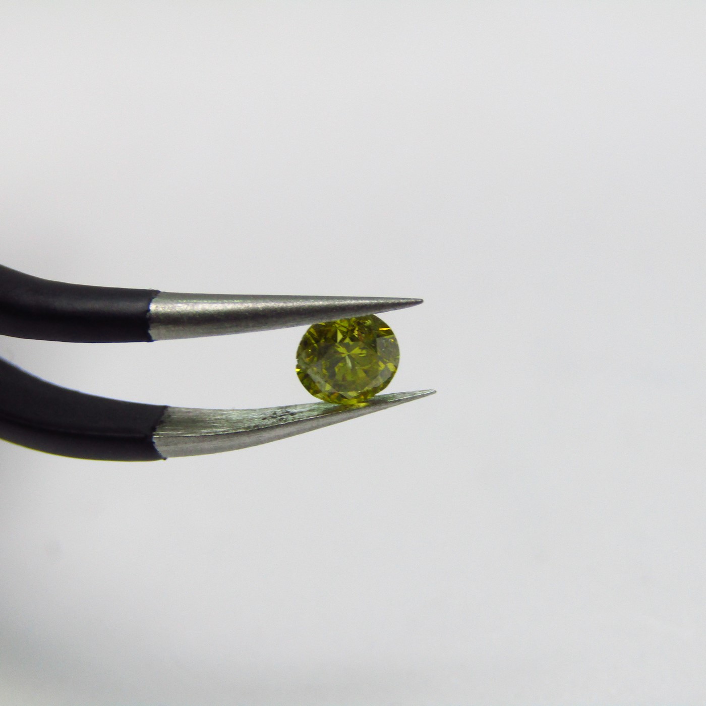 Diamante Natural de 0,29 ct. Talla: Brillante. Color: Fancy Yellow. Pureza: P2. Sin datos de tratamiento. Diamante Natural de 0,29 ct. Talla: Brillante. Color: Fancy Yellow. Pureza: P2. Sin datos de tratamiento.