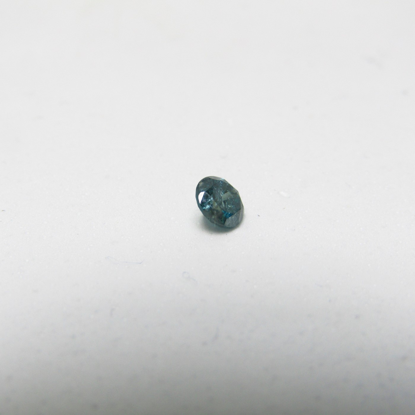 Diamante Natural de 0,46 ct. Talla: Brillante. Color: Intense Olive Green. Pureza: P3. Mejorado. Certificado IGR. Diamante Natural de 0,46 ct. Talla: Brillante. Color: Intense Olive Green. Pureza: P3. Mejorado. Certificado IGR.
