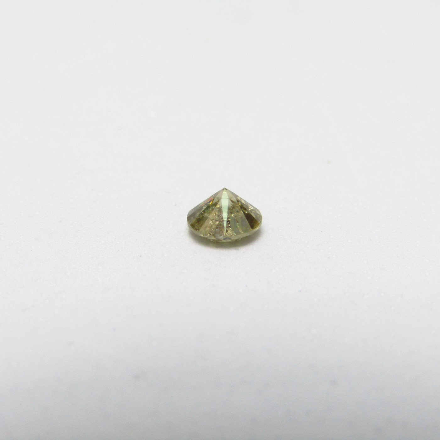 Diamante Natural de 0,50 ct. Talla: Brillante. Color: Fancy Greenish Brown. Pureza: P2. No Tratado. Certificado IGR. Diamante Natural de 0,50 ct. Talla: Brillante. Color: Fancy Greenish Brown. Pureza: P2. No Tratado. Certificado IGR.