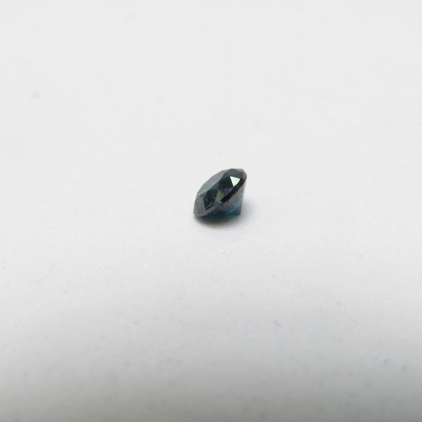 Diamante Natural de 0,50 ct. Talla: Brillante. Color: Fancy Intense Blue. Pureza: N/A. Sin datos de tratamiento. Diamante Natural de 0,50 ct. Talla: Brillante. Color: Fancy Intense Blue. Pureza: N/A. Sin datos de tratamiento.