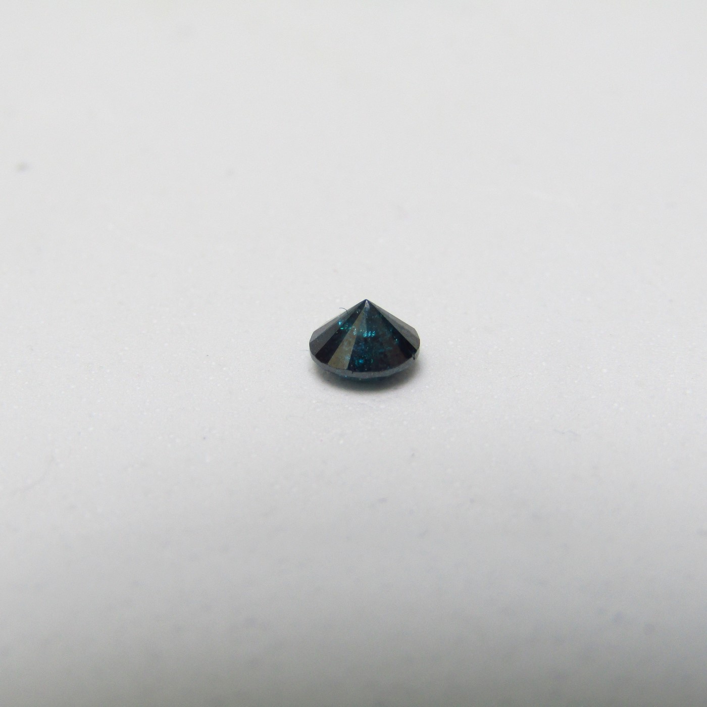 Diamante Natural de 0,50 ct. Talla: Brillante. Color: Fancy Intense Blue. Pureza: N/A. Sin datos de tratamiento. Diamante Natural de 0,50 ct. Talla: Brillante. Color: Fancy Intense Blue. Pureza: N/A. Sin datos de tratamiento.