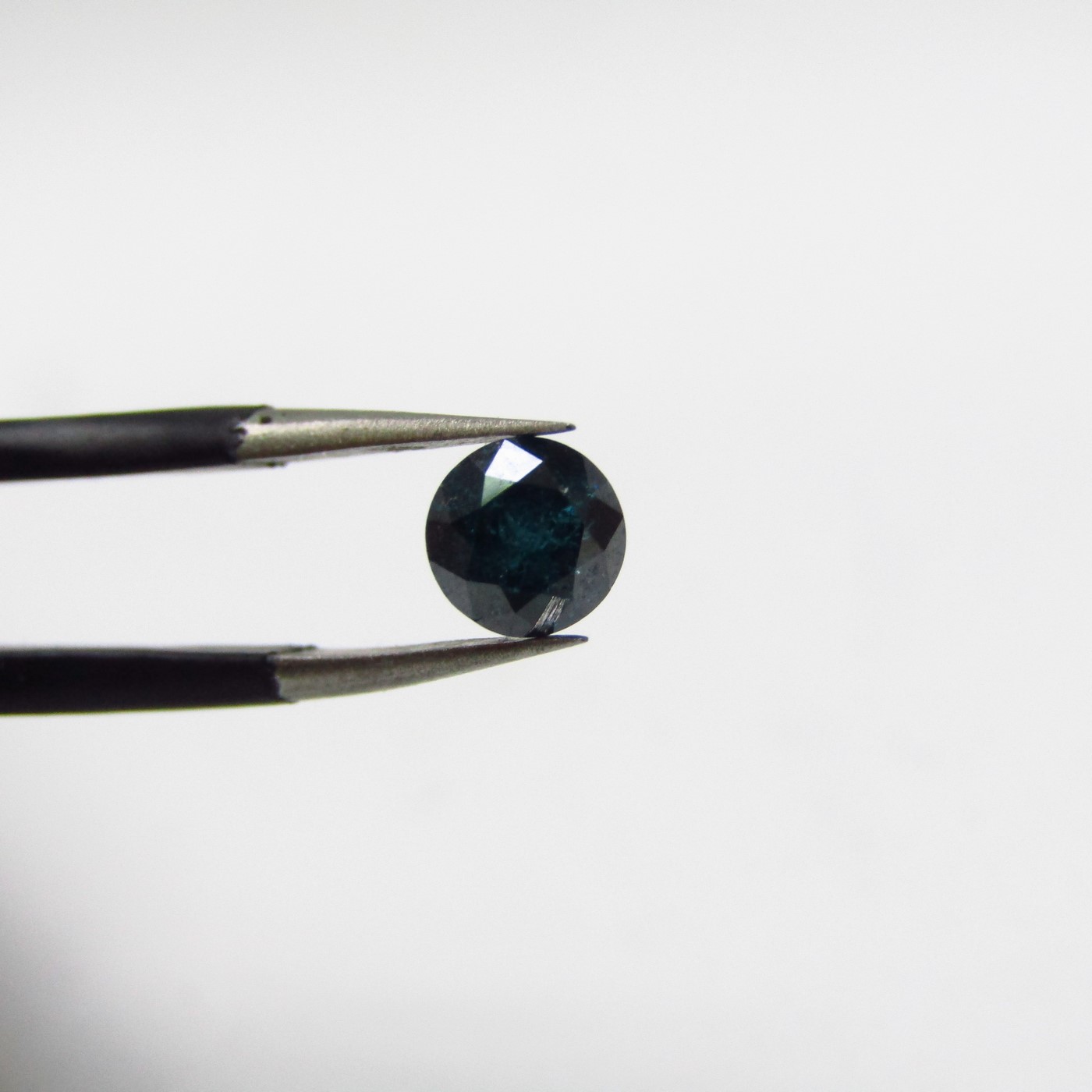 Diamante Natural de 0,50 ct. Talla: Brillante. Color: Fancy Intense Blue. Pureza: N/A. Sin datos de tratamiento. Diamante Natural de 0,50 ct. Talla: Brillante. Color: Fancy Intense Blue. Pureza: N/A. Sin datos de tratamiento.