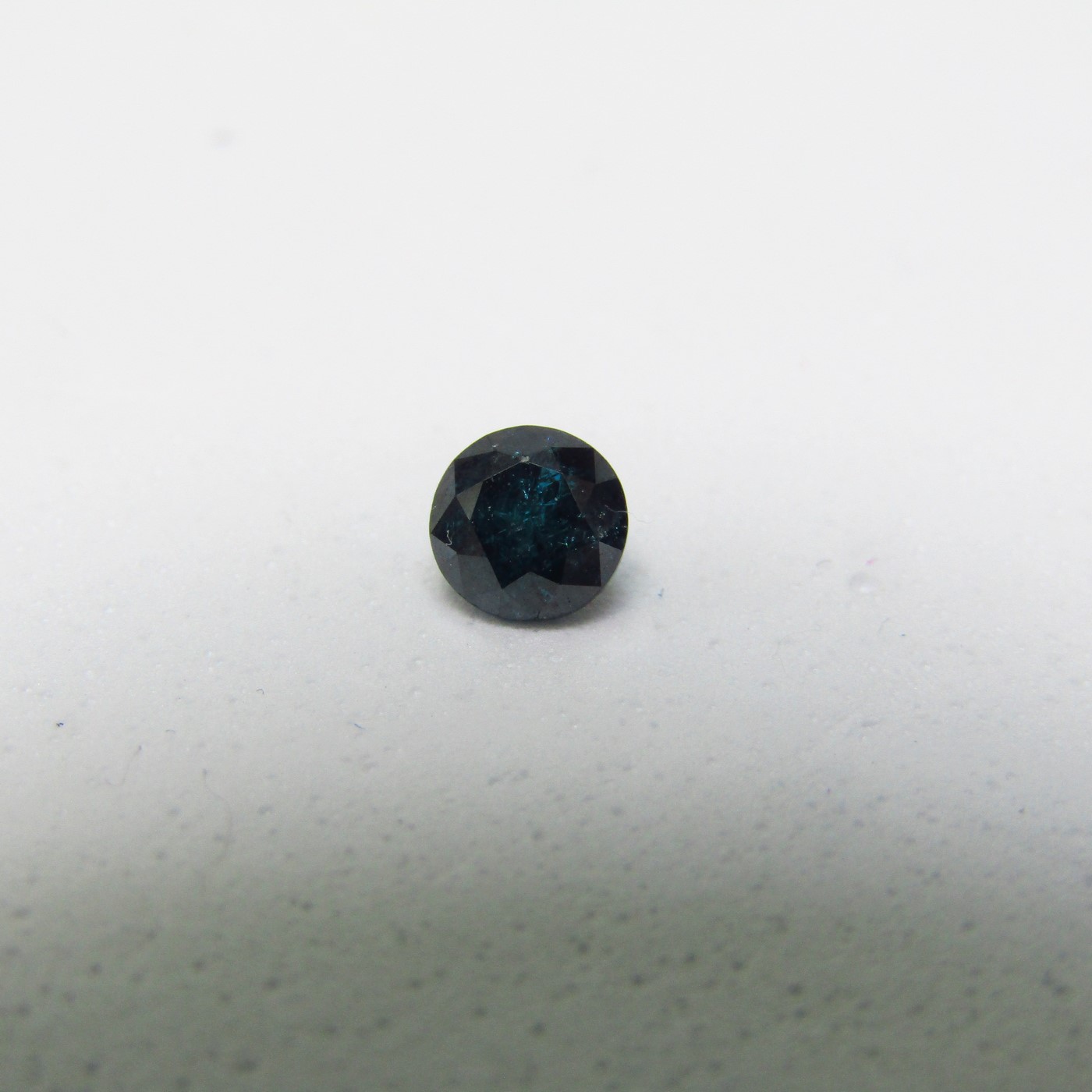 0,50 ct natürlicher Diamant. Größe: Genial. Farbe: Fancy Intense Blue. Reinheit: N / A. Keine Behandlungsdaten.