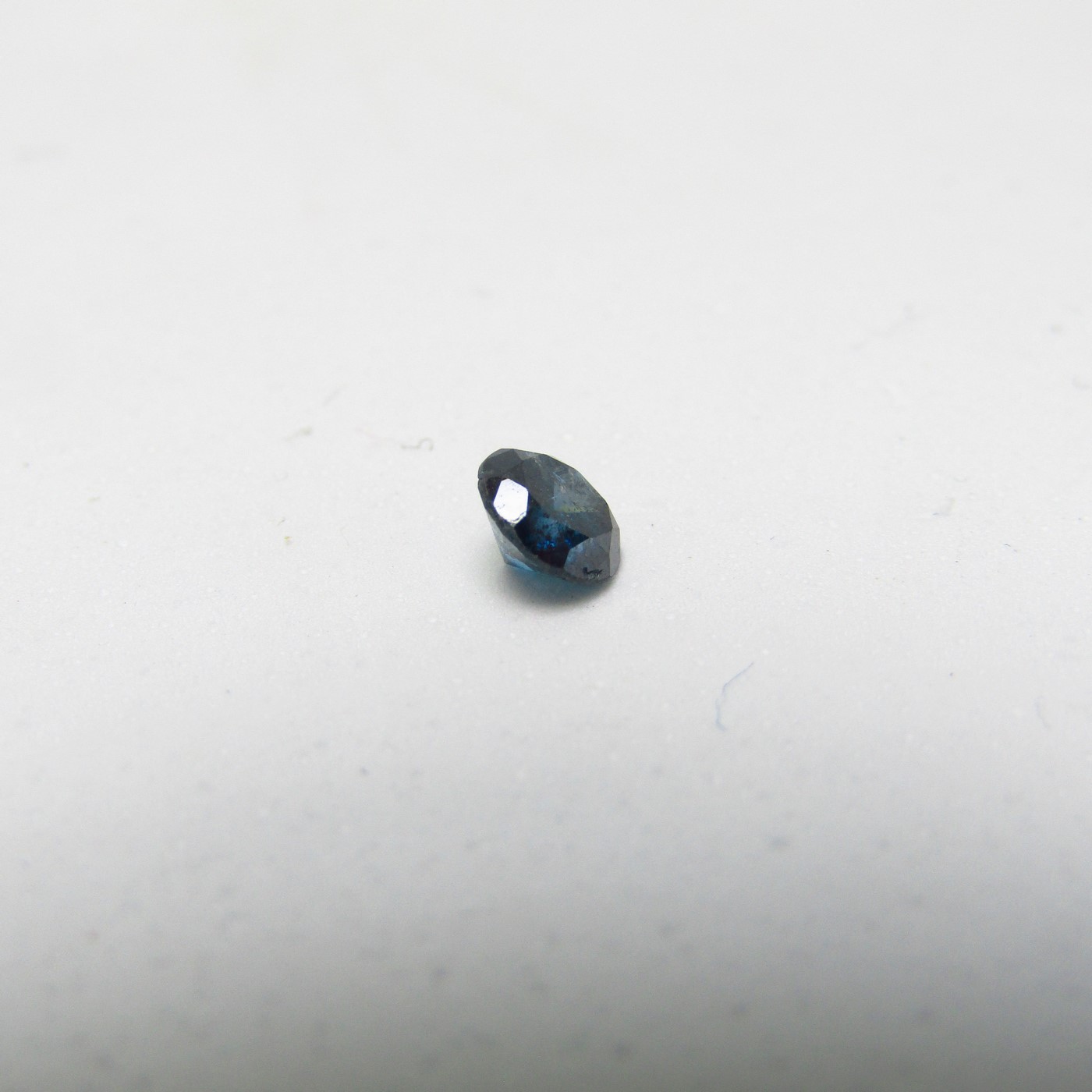 Diamante Natural de 0,53 ct. Talla: Brillante. Color: Fancy Intense Blue. Pureza: N/A. Mejorado. Certificado HKD. Diamante Natural de 0,53 ct. Talla: Brillante. Color: Fancy Intense Blue. Pureza: N/A. Mejorado. Certificado HKD.