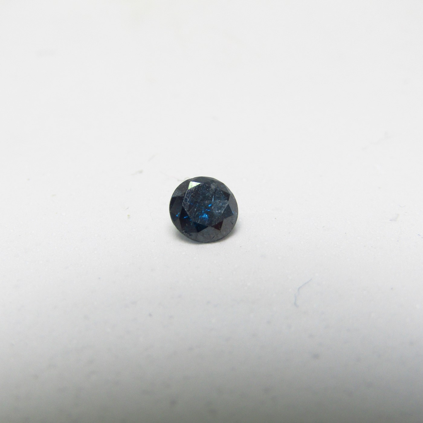 Diamante Natural de 0,53 ct. Talla: Brillante. Color: Fancy Intense Blue. Pureza: N/A. Mejorado. Certificado HKD.