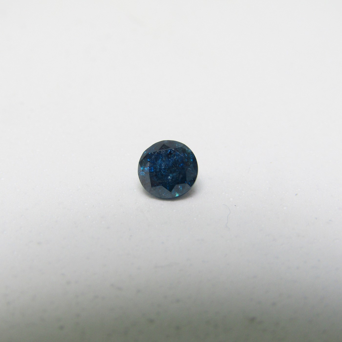 Diamante Natural de 0,70 ct. Talla: Brillante. Color: Blue. Sin datos de tratamiento.