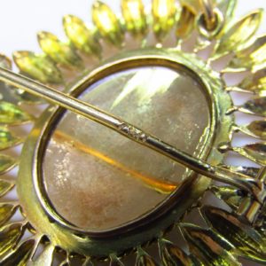 Camafeo para Broche o Colgante, en Oro de 18k, tallado en Concha. 14,25 gr.