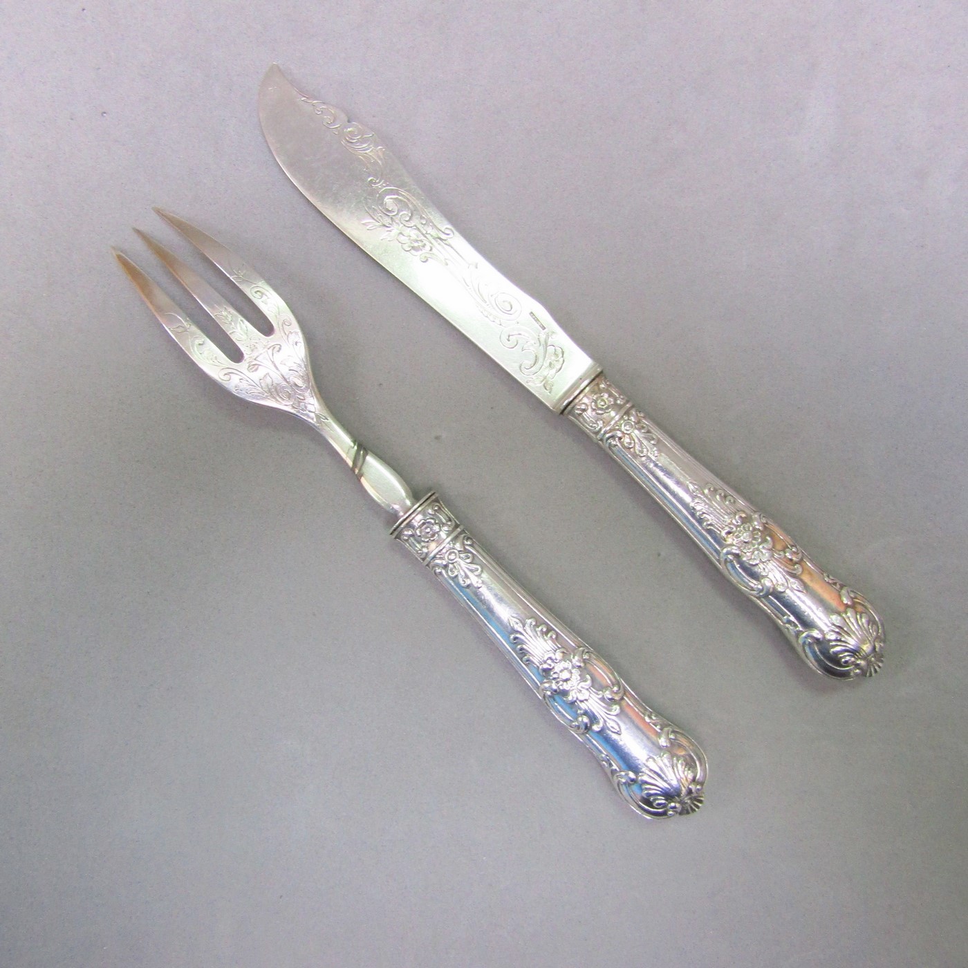 ANDUIZA. Lote de 16 Cubiertos para Pescado en Plata de Ley. España, siglo XIX. ANDUIZA. Lote de 16 Cubiertos para Pescado en Plata de Ley. España, siglo XIX.