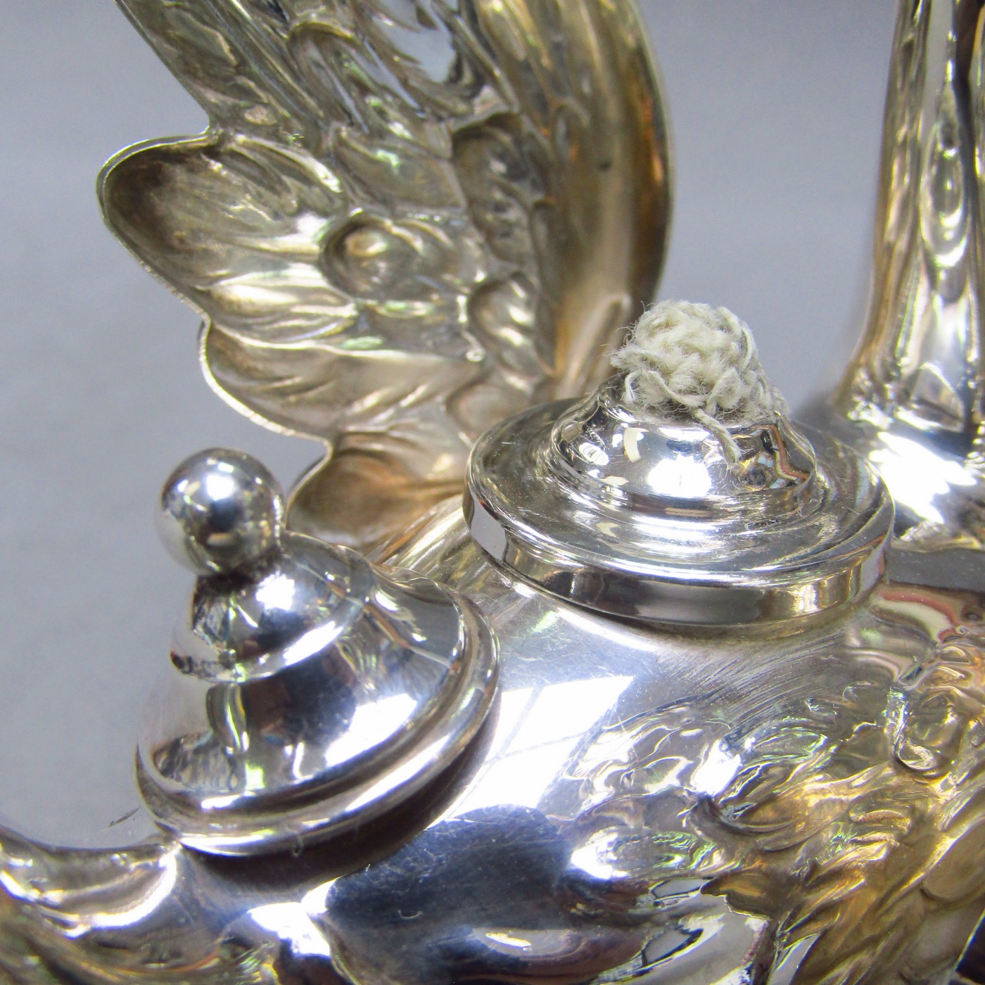 Calienta Copas con forma de Cisne en Plata de Ley. España, siglo XX. Calienta Copas con forma de Cisne en Plata de Ley. España, siglo XX.