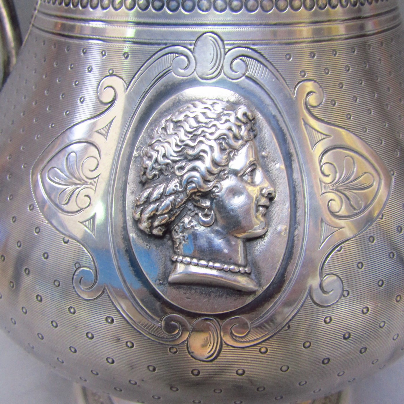EMILE HUGO y AUGUSTE LOUIS FIZAINE. Aguamanil en Plata de Ley. París, siglo XIX. EMILE HUGO y AUGUSTE LOUIS FIZAINE. Aguamanil en Plata de Ley. París, siglo XIX.
