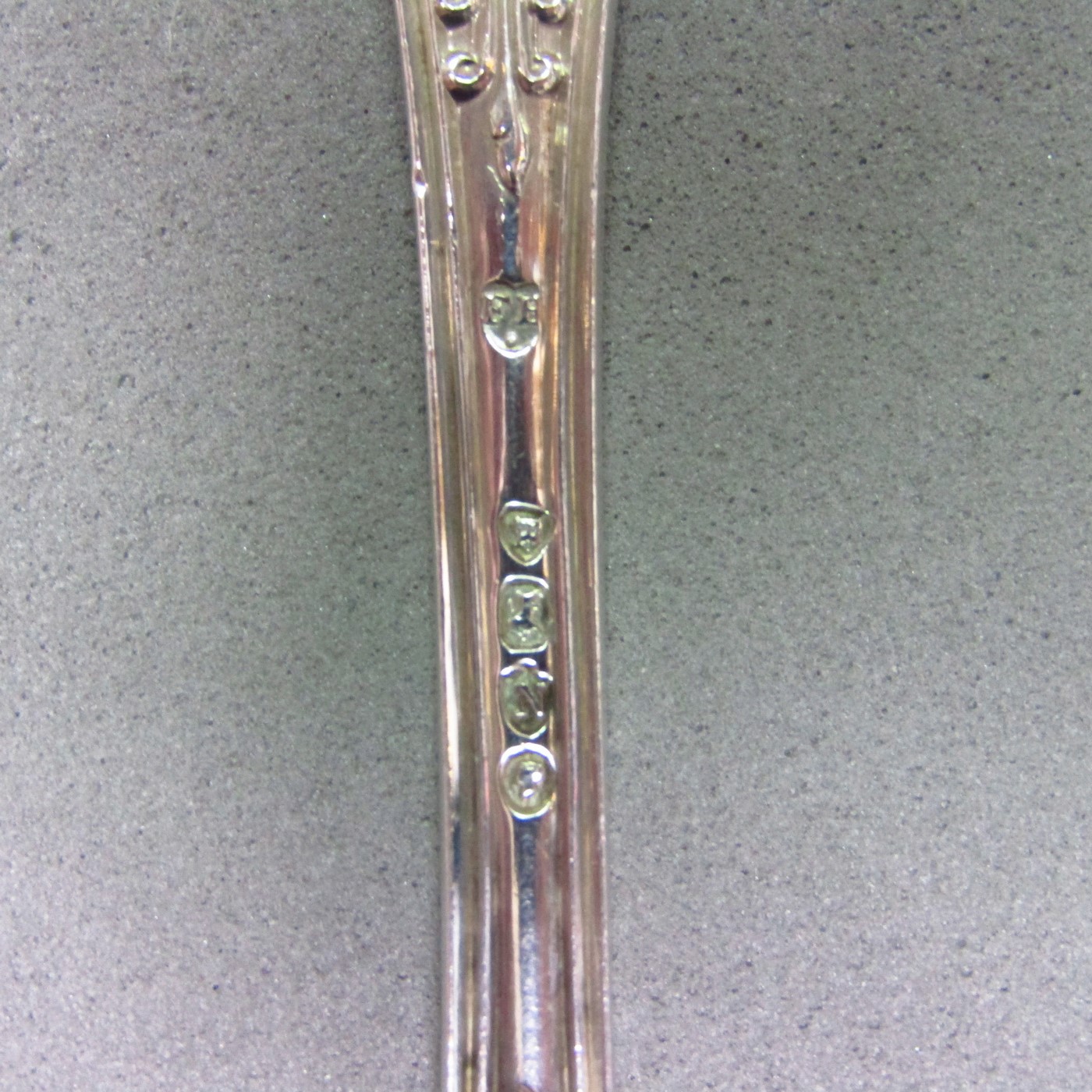 F.H. Lote de 15 Tenedor-Cuchara para Ostras en Plata Inglesa. Londres, 1888. F.H. Lote de 15 Tenedor-Cuchara para Ostras en Plata Inglesa. Londres, 1888.