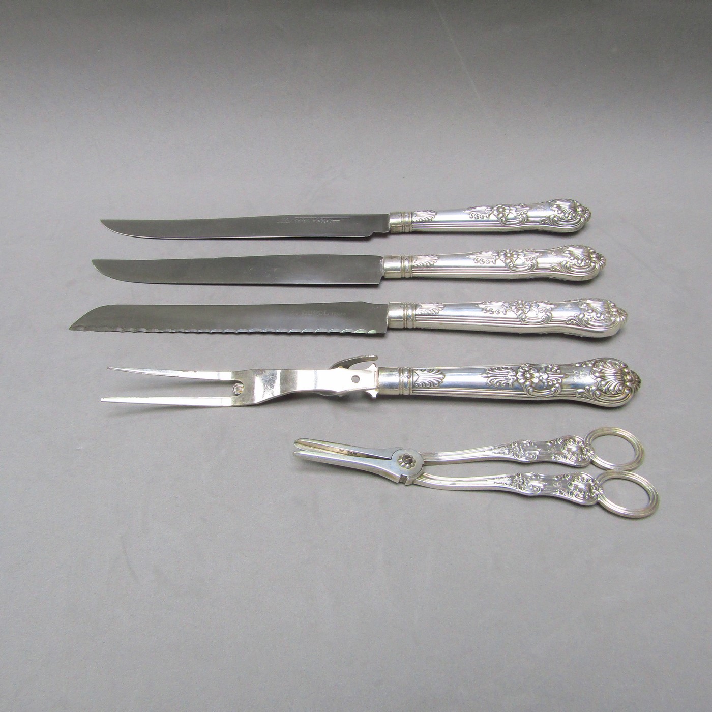 F.H. Lote de cubiertos para servir en Plata Inglesa. Londres, 1888. F.H. Lote de cubiertos para servir en Plata Inglesa. Londres, 1888.