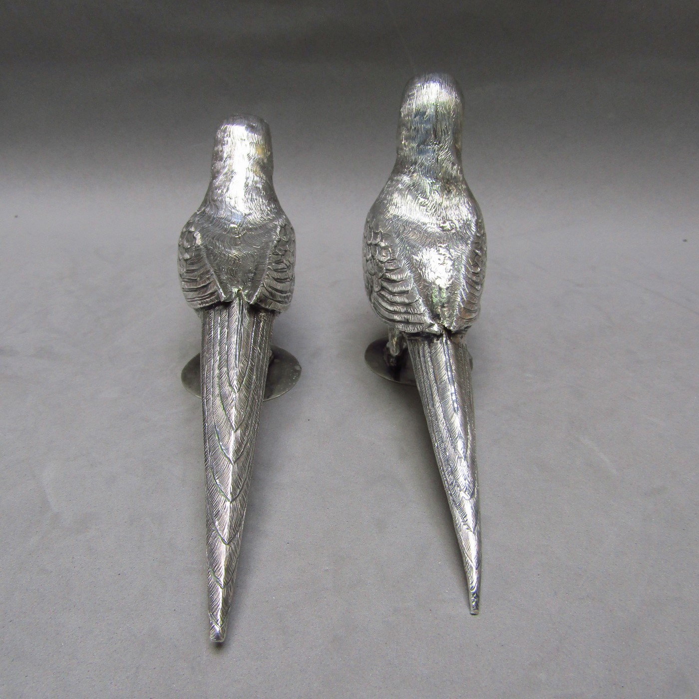 Pareja de Periquitos artesanales en Plata de Ley. España, siglo XX. Pareja de Periquitos artesanales en Plata de Ley. España, siglo XX.