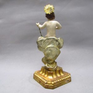 PEQUEÑO NIÑO JESUS TALLADO EN MADERA. Siglo XVIII.