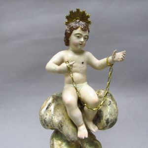 PEQUEÑO NIÑO JESUS TALLADO EN MADERA. Siglo XVIII.