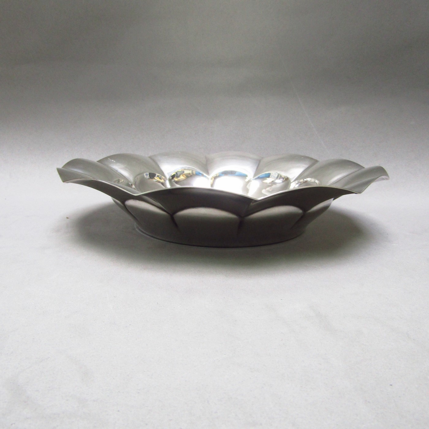 PÉREZ HERMANOS. Centro de Mesa en Plata de Ley. España, siglo XX. PÉREZ HERMANOS. Centro de Mesa en Plata de Ley. España, siglo XX.