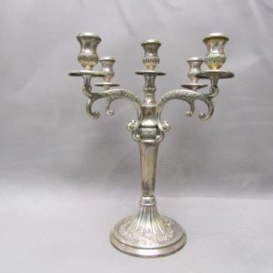 AZ. Pareja de Candelabros de cinco luces en Plata de Ley. España, siglo XX.