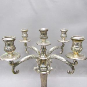 AZ. Pareja de Candelabros de cinco luces en Plata de Ley. España, siglo XX.