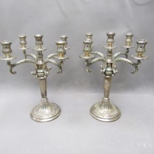 AZ. Pareja de Candelabros de cinco luces en Plata de Ley. España, siglo XX.