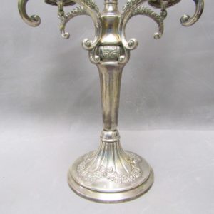 AZ. Pareja de Candelabros de cinco luces en Plata de Ley. España, siglo XX.