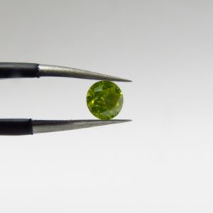 Diamante Natural de 0,30 ct. Talla: Brillante. Color: Fancy Yellow. Pureza: P2. Sin datos de tratamiento.
