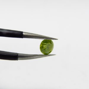 Diamante Natural de 0,30 ct. Talla: Brillante. Color: Fancy Yellow. Pureza: P2. Sin datos de tratamiento.