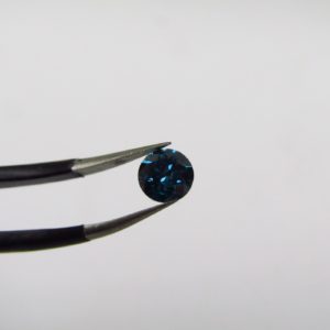 Diamante Natural de 0,46 ct. Talla: Brillante. Color: Blue. Pureza: P3. Mejorado. Certificado IGR.