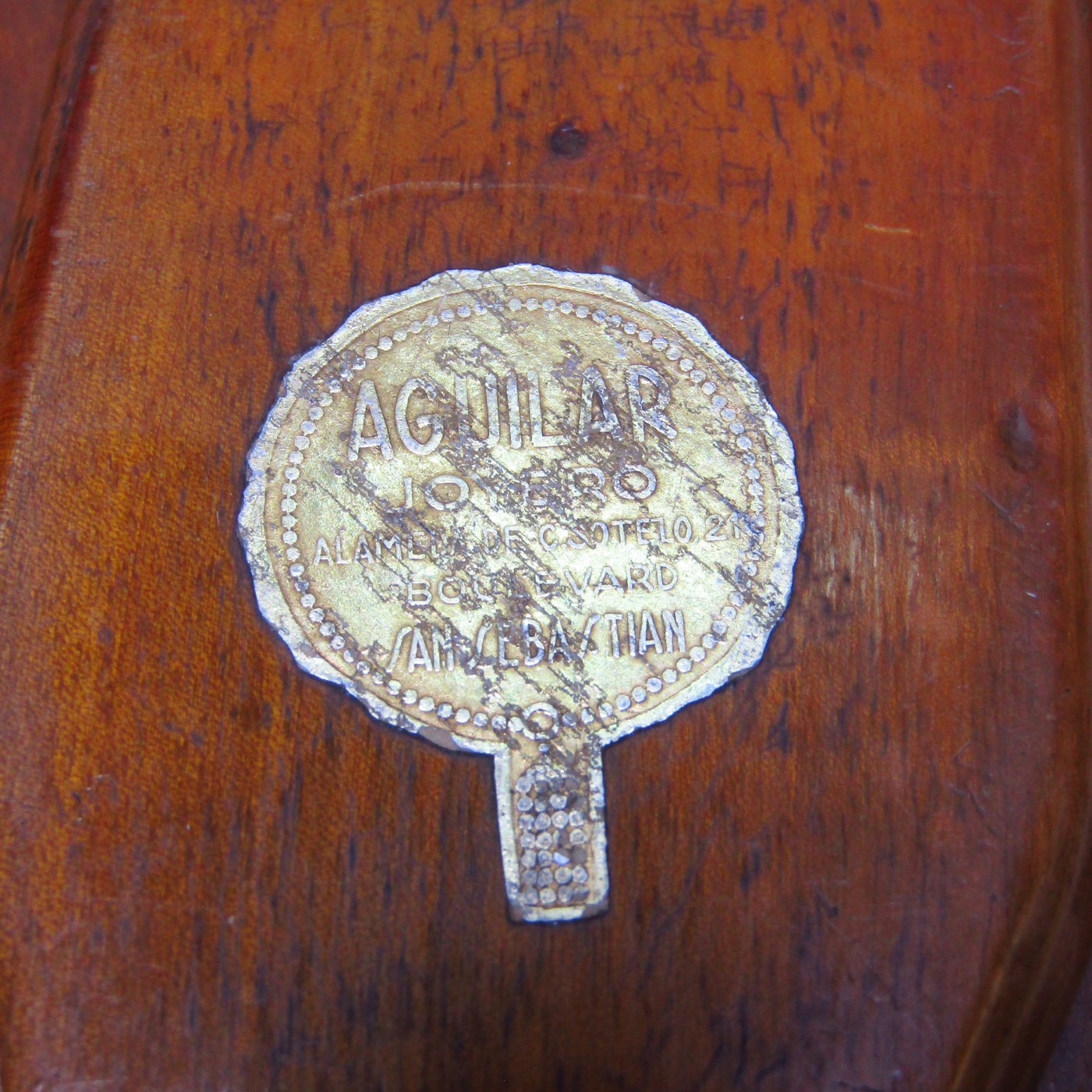 Marco de sobremesa en Plata de Ley con espejo biselado. España, siglo XX. Marco de sobremesa en Plata de Ley con espejo biselado. España, siglo XX.
