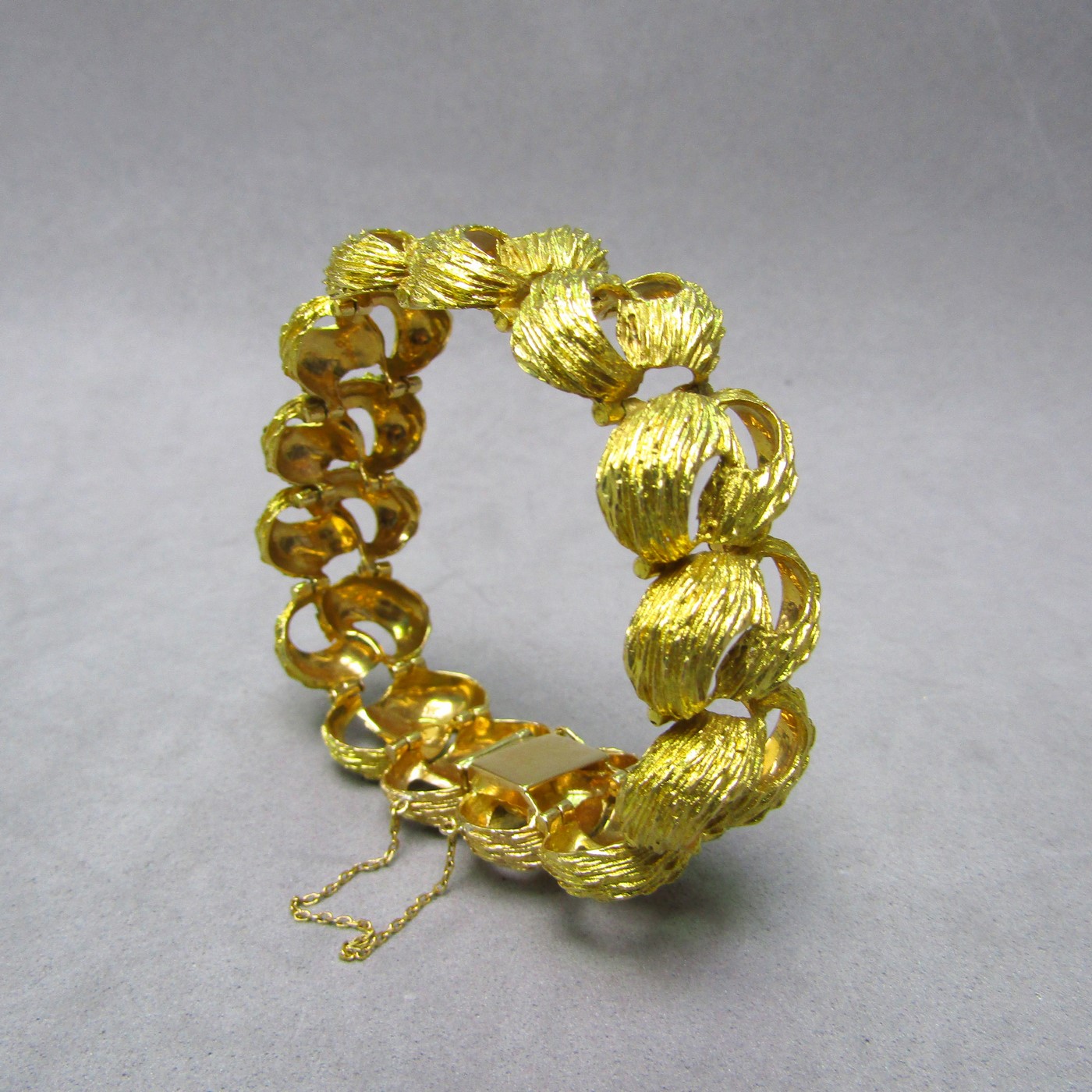 Pulsera realizada en oro amarillo de 18 K. 57 gr. Pulsera realizada en oro amarillo de 18 K. 57 gr.