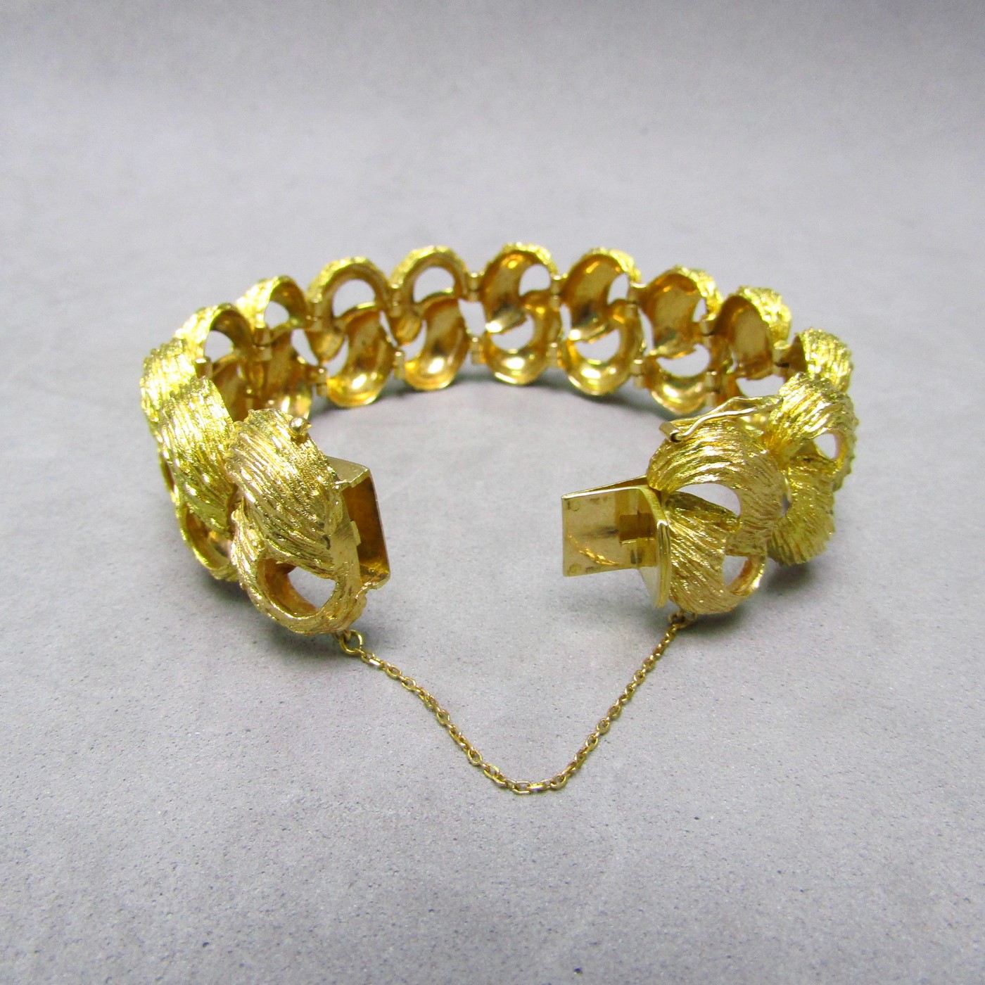 Pulsera realizada en oro amarillo de 18 K. 57 gr. Pulsera realizada en oro amarillo de 18 K. 57 gr.