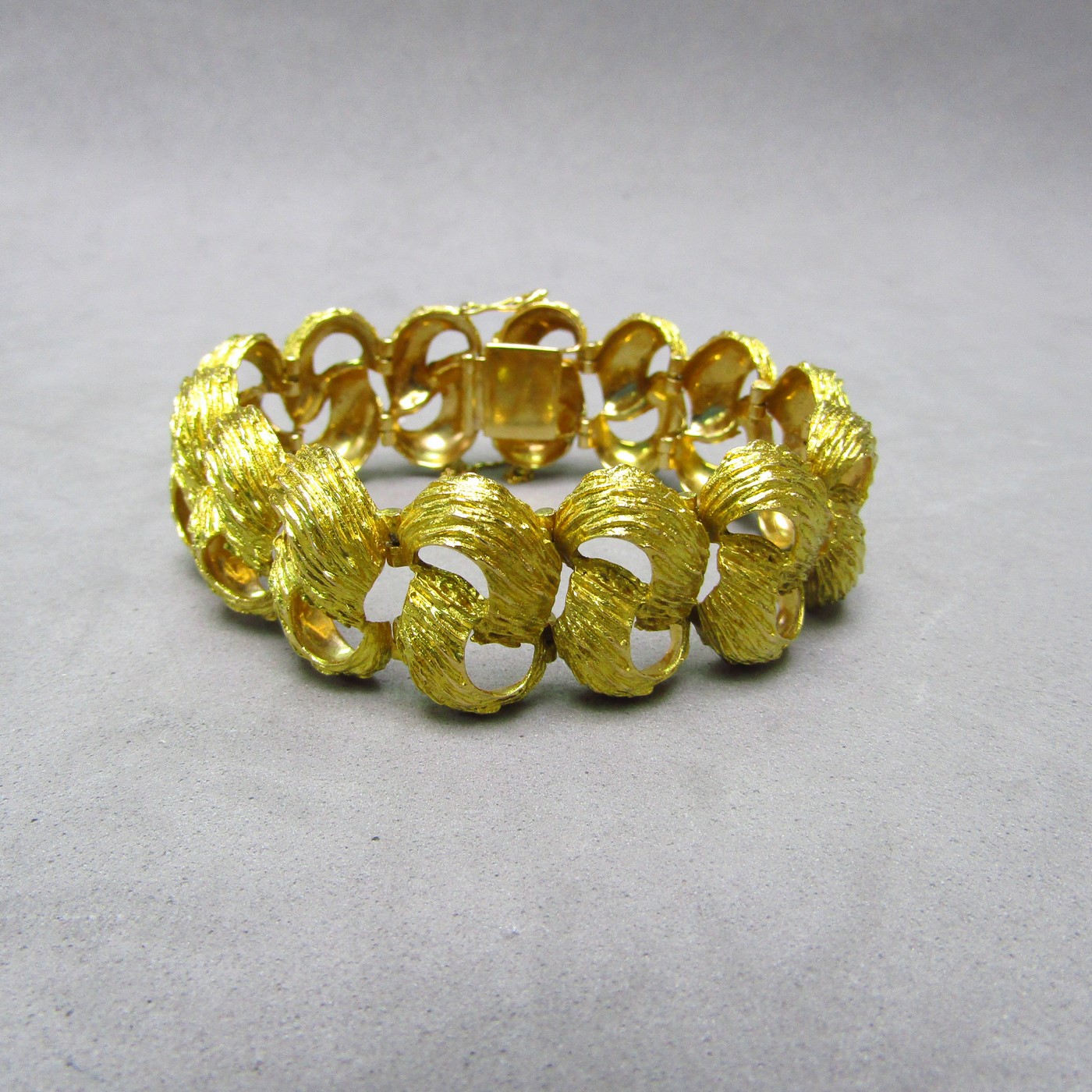 Pulsera realizada en oro amarillo de 18 K. 57 gr. Pulsera realizada en oro amarillo de 18 K. 57 gr.