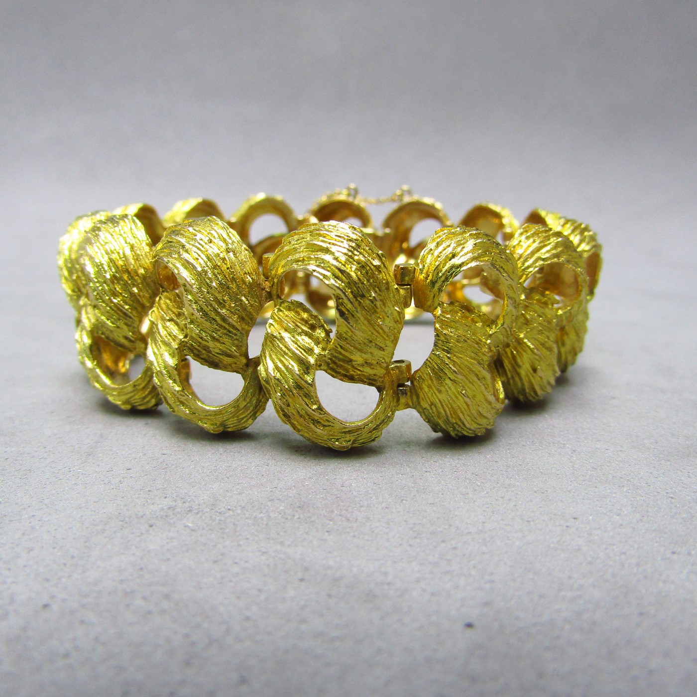 Pulsera realizada en oro amarillo de 18 K. 57 gr. Pulsera realizada en oro amarillo de 18 K. 57 gr.