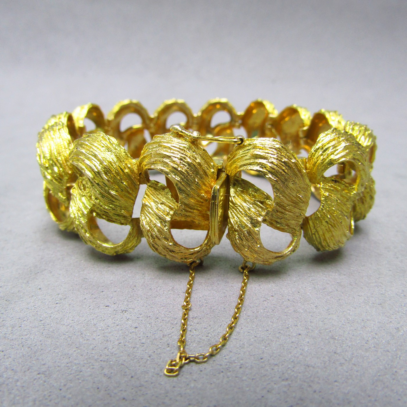 Pulsera realizada en oro amarillo de 18 K. 57 gr. Pulsera realizada en oro amarillo de 18 K. 57 gr.