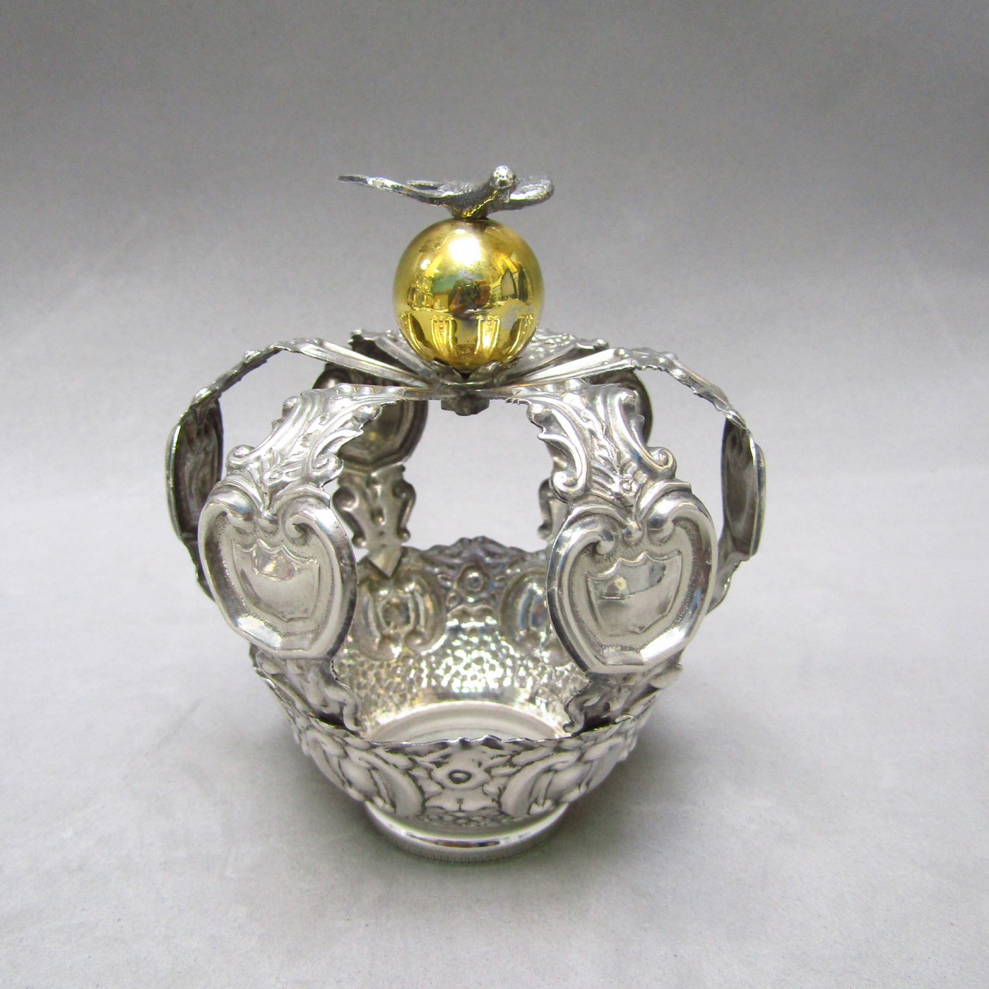 Corona artesanal en Plata de Ley. España, siglo XX. Corona artesanal en Plata de Ley. España, siglo XX.