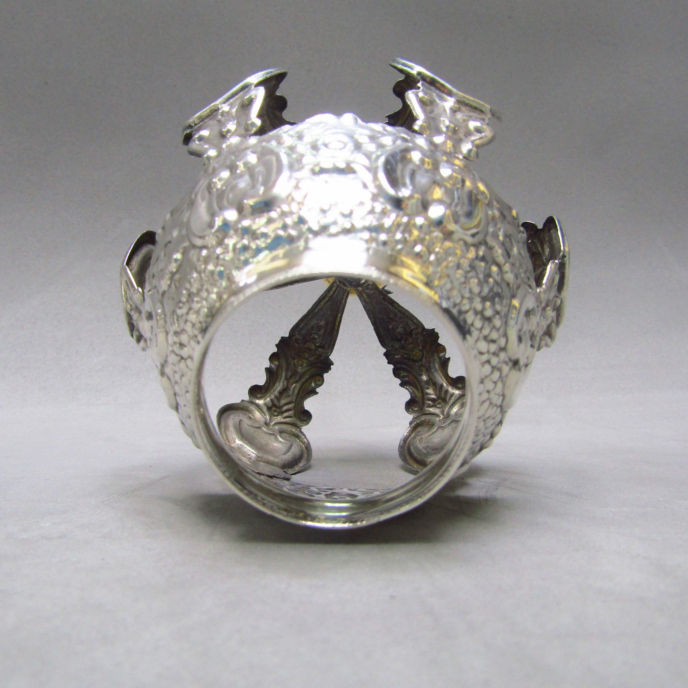 Corona artesanal en Plata de Ley. España, siglo XX. Corona artesanal en Plata de Ley. España, siglo XX.