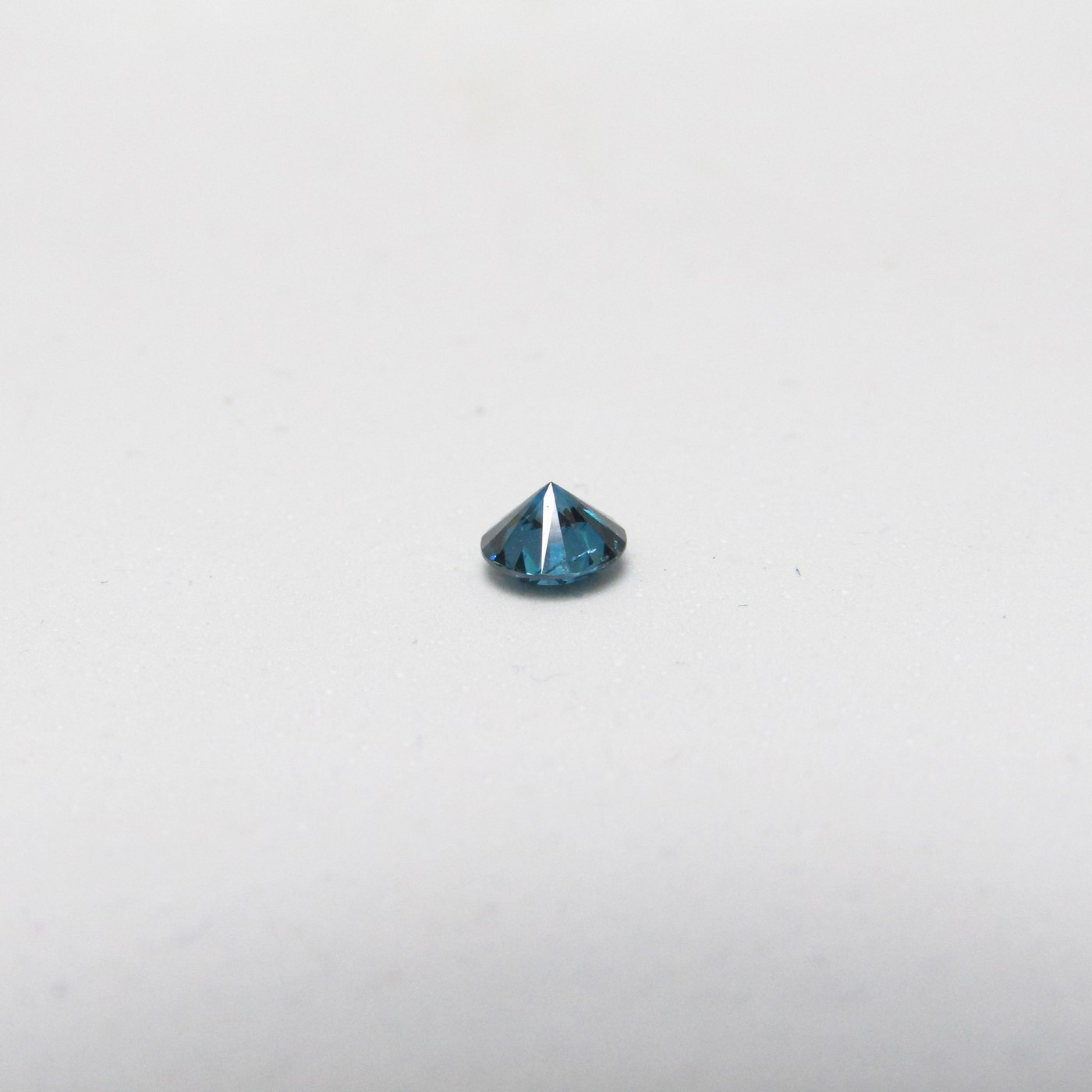 Diamante Natural de 0,46 ct. Talla: Brillante. Color: Blue. Pureza: P3. Mejorado. Certificado IGR. Diamante Natural de 0,46 ct. Talla: Brillante. Color: Blue. Pureza: P3. Mejorado. Certificado IGR.
