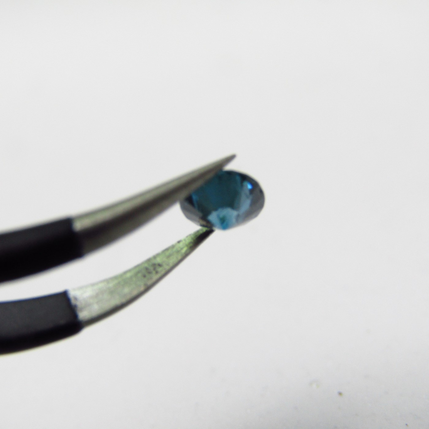 Diamante Natural de 0,46 ct. Talla: Brillante. Color: Blue. Pureza: P3. Mejorado. Certificado IGR. Diamante Natural de 0,46 ct. Talla: Brillante. Color: Blue. Pureza: P3. Mejorado. Certificado IGR.