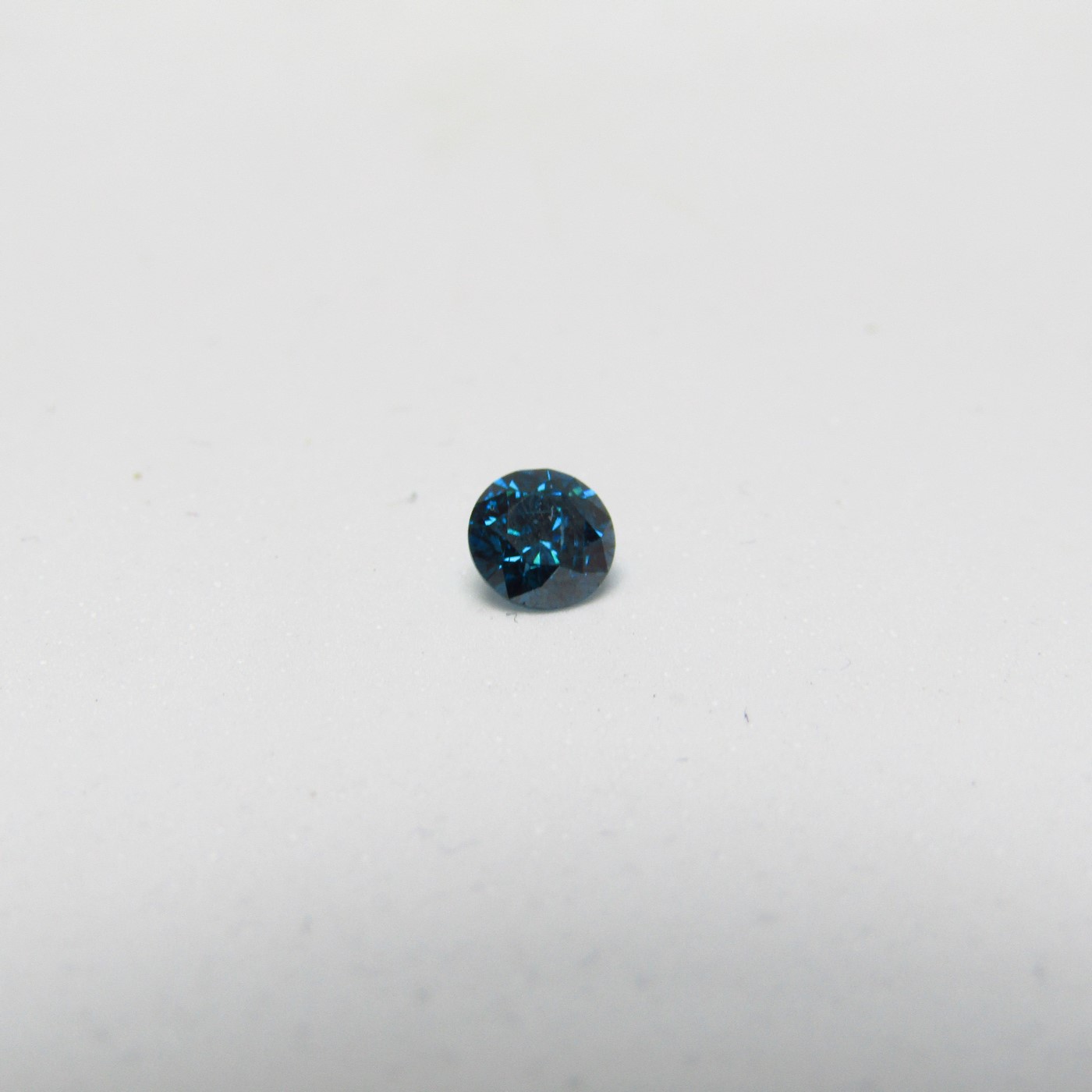 Diamante Natural de 0,46 ct. Talla: Brillante. Color: Blue. Pureza: P3. Mejorado. Certificado IGR.