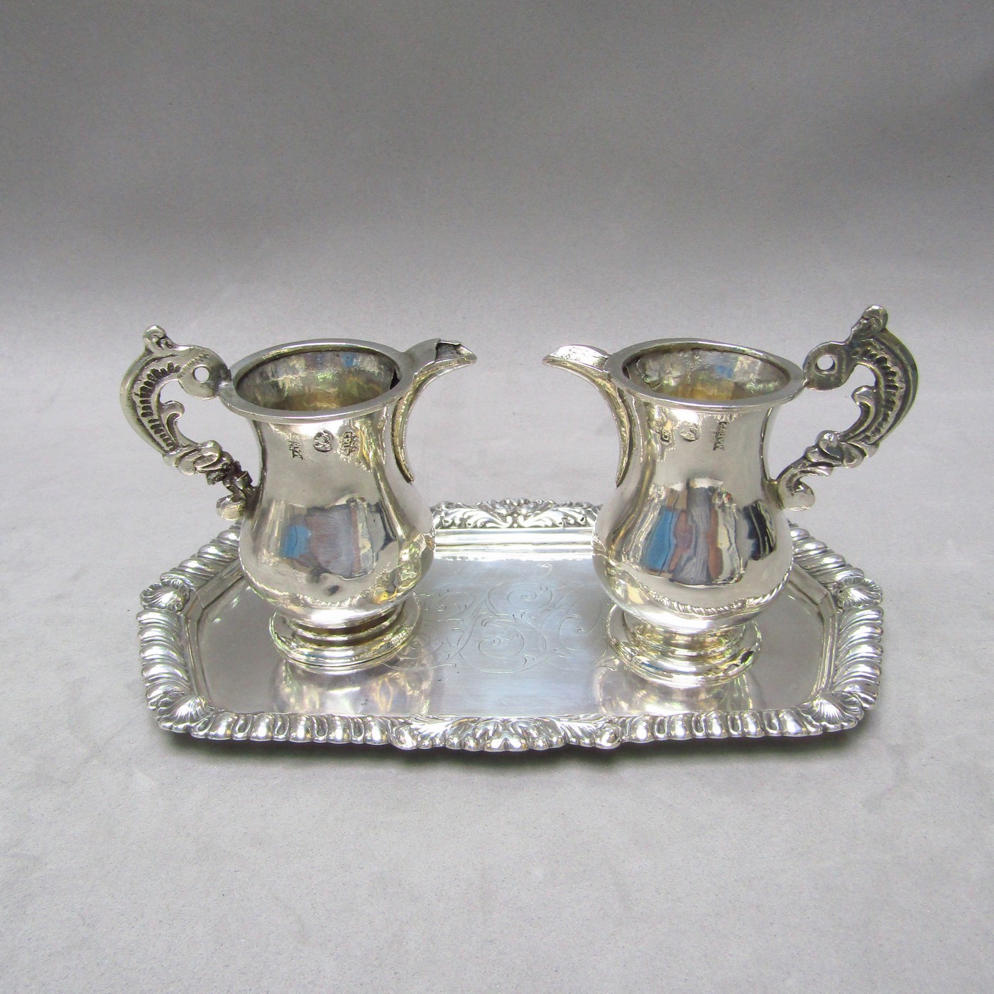 S.CRUZ y MARTZ. Juego de Vinajeras en Plata de Ley. Córdoba, 1781. S.CRUZ y MARTZ. Juego de Vinajeras en Plata de Ley. Córdoba, 1781.