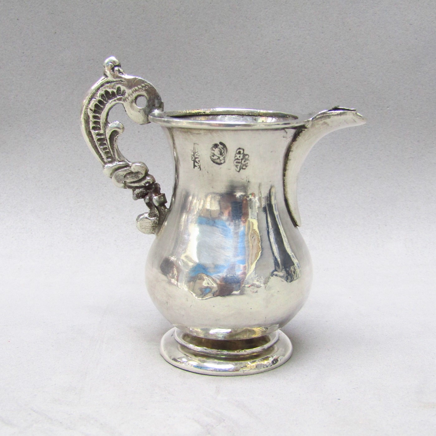 S.CRUZ y MARTZ. Juego de Vinajeras en Plata de Ley. Córdoba, 1781. S.CRUZ y MARTZ. Juego de Vinajeras en Plata de Ley. Córdoba, 1781.