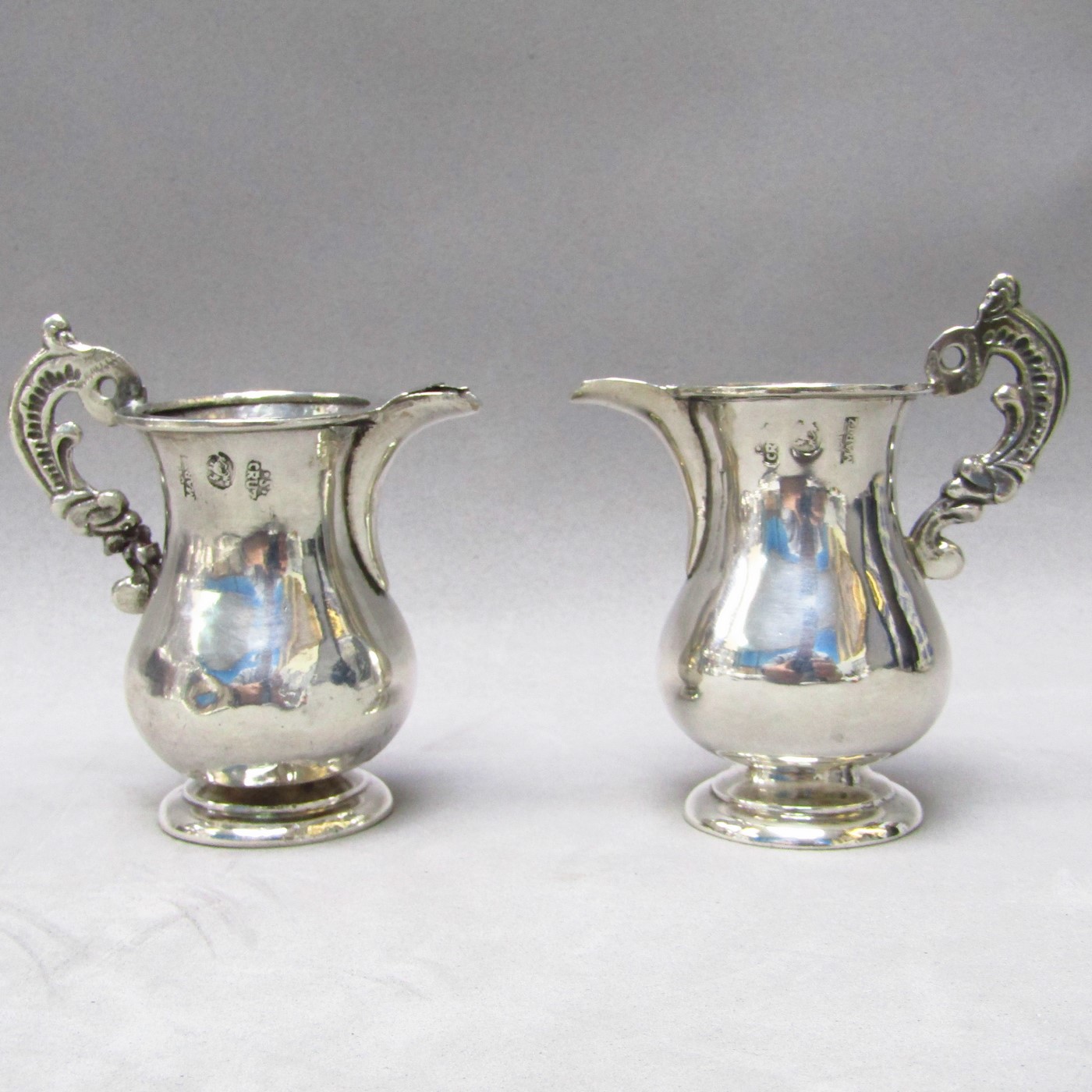 S.CRUZ y MARTZ. Juego de Vinajeras en Plata de Ley. Córdoba, 1781. S.CRUZ y MARTZ. Juego de Vinajeras en Plata de Ley. Córdoba, 1781.